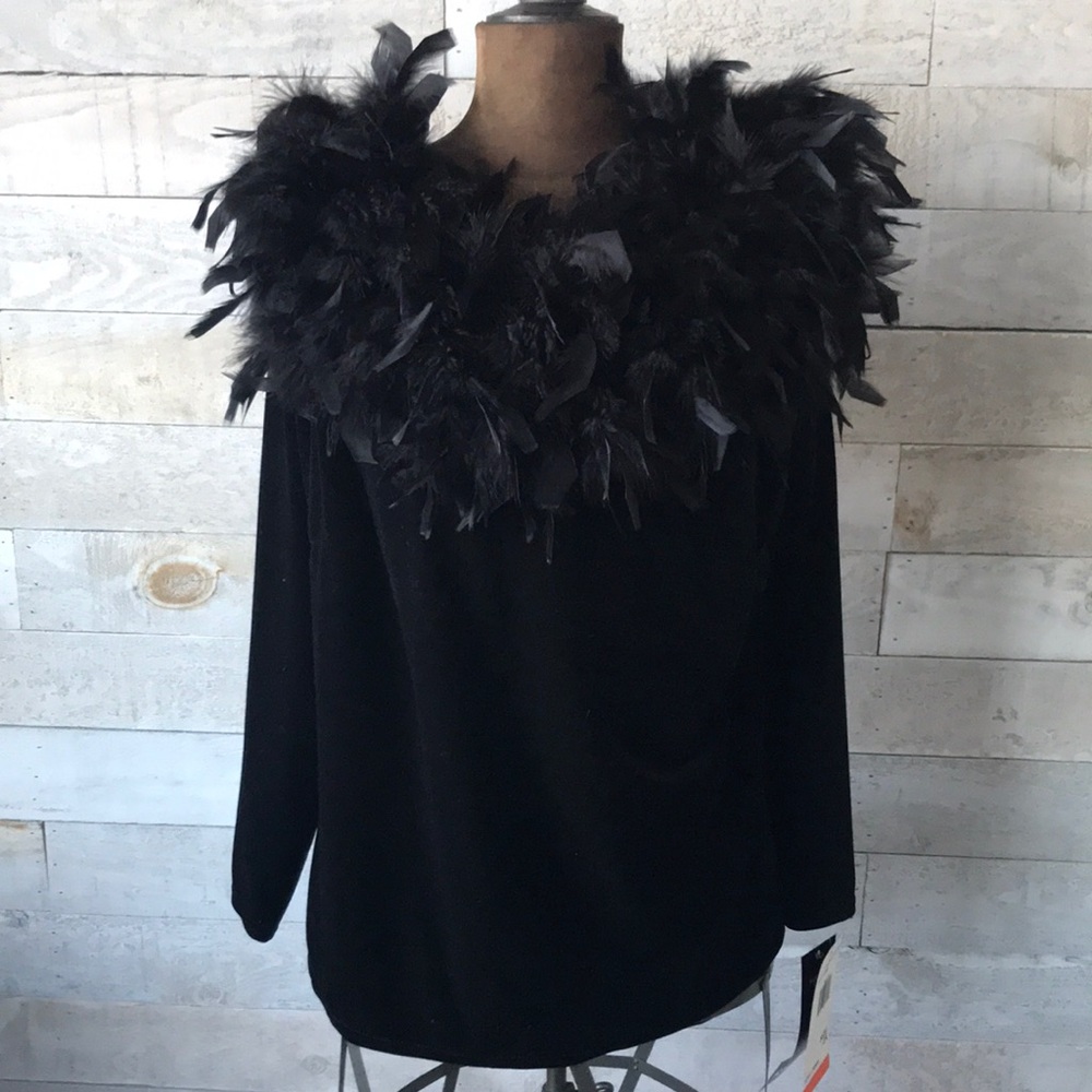 Gorgeous velvet feather collar long sleeve top